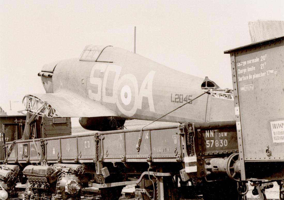 Naam: Foto 544. Hawker Hurricane Mk. I, L2045 'SD-A' van No. 501 Squadron tijdens transport naar No. 2.jpg
Bekeken: 1284
Grootte: 100,4 KB