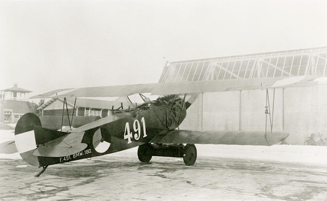 Naam: Foto 118. '491'. Fokker C.I. 1100 breed.jpg
Bekeken: 492
Grootte: 72,8 KB
