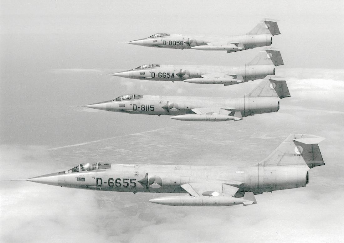 Naam: Foto 227. Formatie Lockheed F-104G Starfighters. 1100 breed.jpg
Bekeken: 1532
Grootte: 76,8 KB