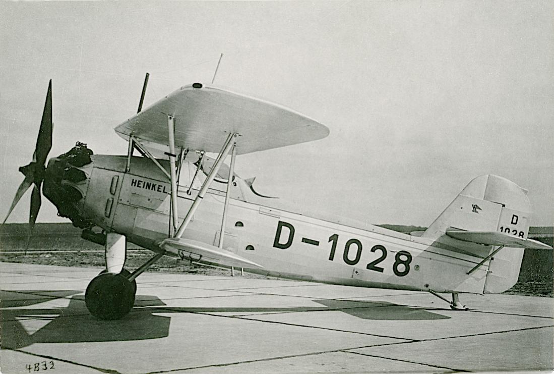 Naam: Foto 473. 'D-1028'. Heinkel He 46a. 1100 breed.jpg
Bekeken: 838
Grootte: 109,4 KB