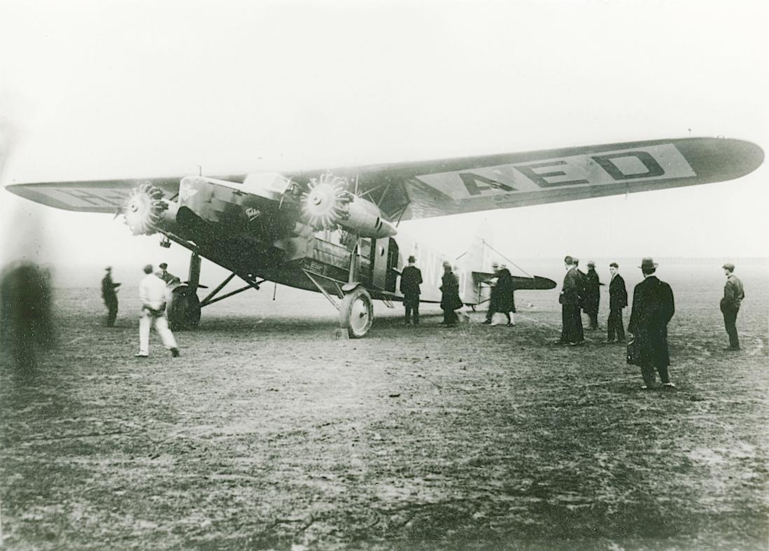 Naam: Foto 326. 'H-NAED' ('PH-AED). Fokker F.VIII. 1100 breed.jpg
Bekeken: 979
Grootte: 117,9 KB