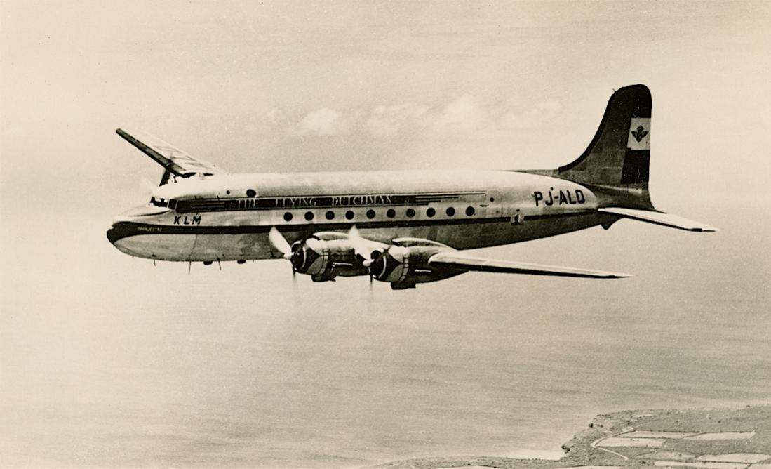 Naam: Kaart 818. PJ-ALO 'Oranjestad' (ex PH-TCO), werd PH-TLO. KLM West Indies Division DC-4 over the .jpg
Bekeken: 1242
Grootte: 73,2 KB