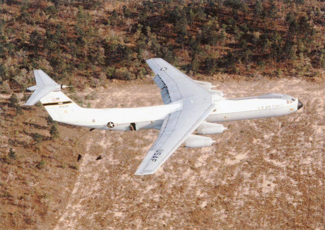 Naam: Foto 753. 64-0646 (MSN 300-6059). Lockheed C-141A-20-LM Starlifter, converted to C-141B. 1100 br.jpg
Bekeken: 1625
Grootte: 170,4 KB