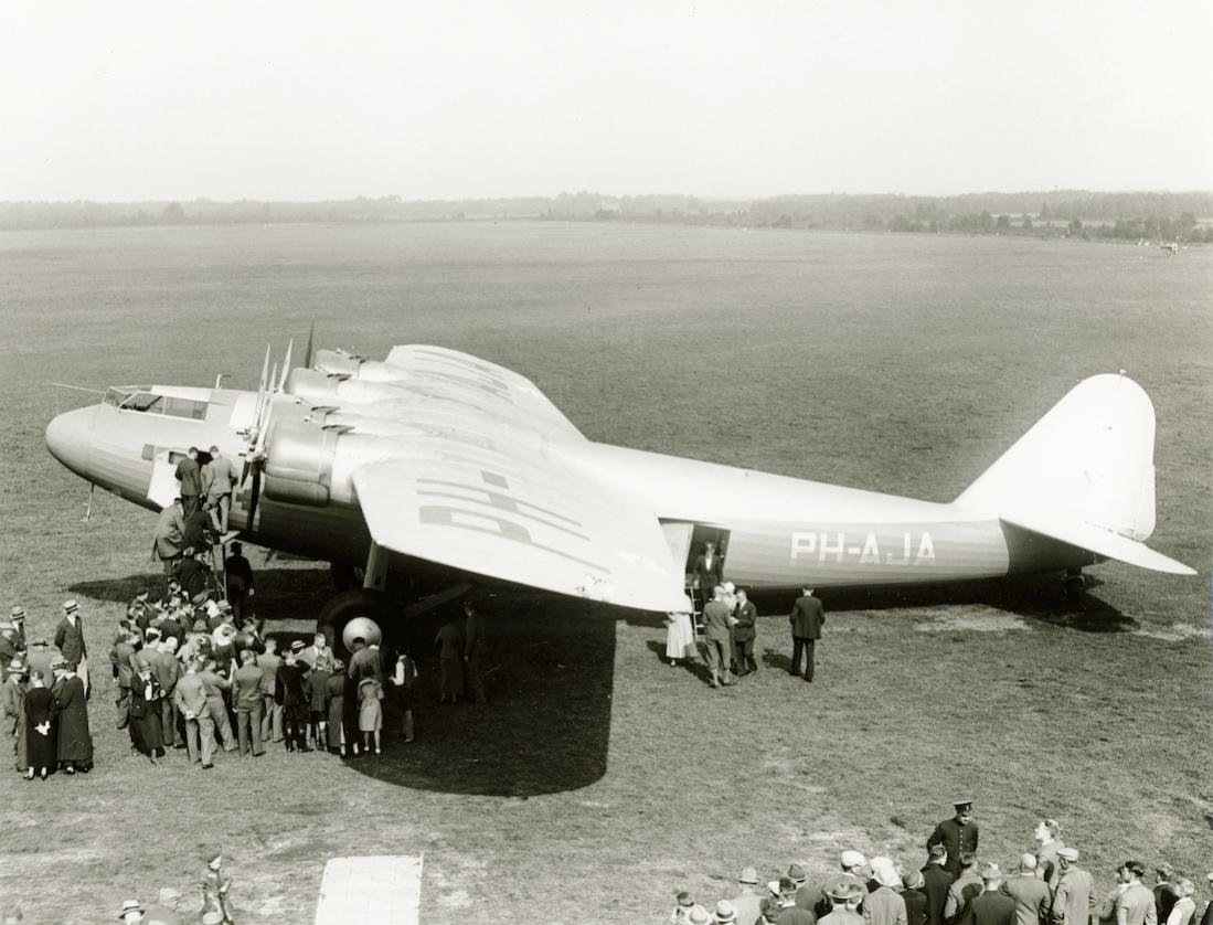Naam: Foto 332. Fokker F.XXXVI PH-AJA 'Arend' op Twenthe. 1100 breed.jpg
Bekeken: 1059
Grootte: 109,8 KB