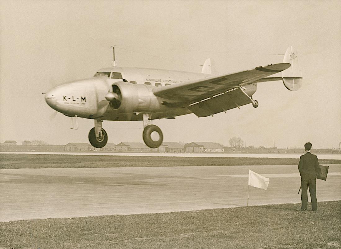 Naam: Foto 336. PH-APE 'Ekster'. Lockheed 14 Super Electra. 1100 breed.jpg
Bekeken: 1432
Grootte: 108,0 KB