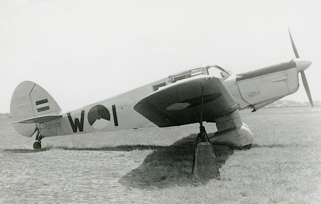 Naam: Foto 248. 'W-1'. Percival P.30 Proctor Mk.III. 1100 breed.jpg
Bekeken: 559
Grootte: 71,8 KB
