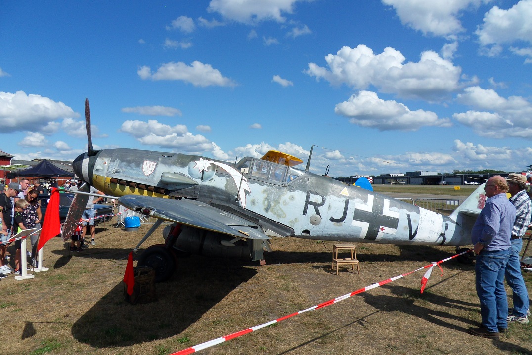 Naam: Bf109G5 op Seppe 1sep2019 (2).jpg
Bekeken: 1541
Grootte: 436,0 KB