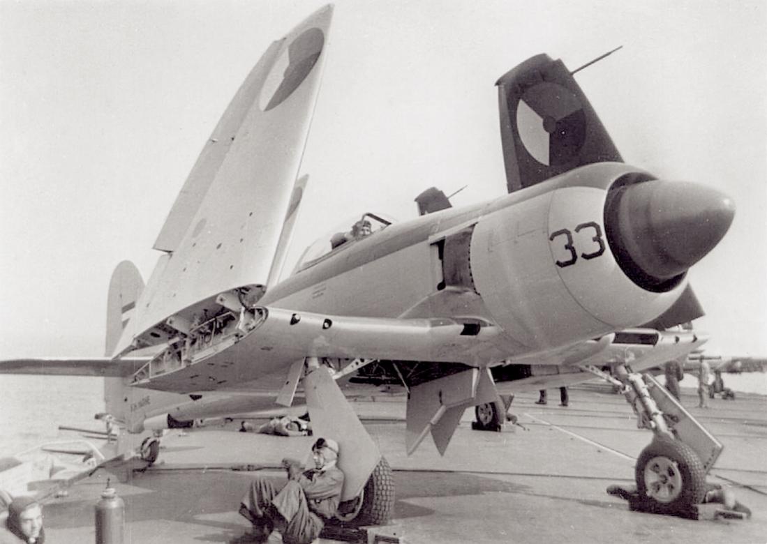 Naam: #375. 'F-33'. Hawker Seafury FB.Mk.51. 1100 breed.jpg
Bekeken: 714
Grootte: 81,3 KB