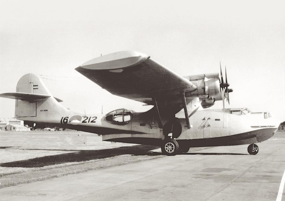 Naam: #376. '16-212' (= 'P-212'). Consolidated PBY-5A Catalina. 1100 breed.jpg
Bekeken: 424
Grootte: 69,5 KB