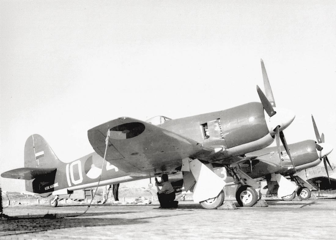 Naam: #380. '10-4' (= 'J-4%22). Hawker Seafury F.Mk.50. 1100 breed.jpg
Bekeken: 325
Grootte: 87,2 KB
