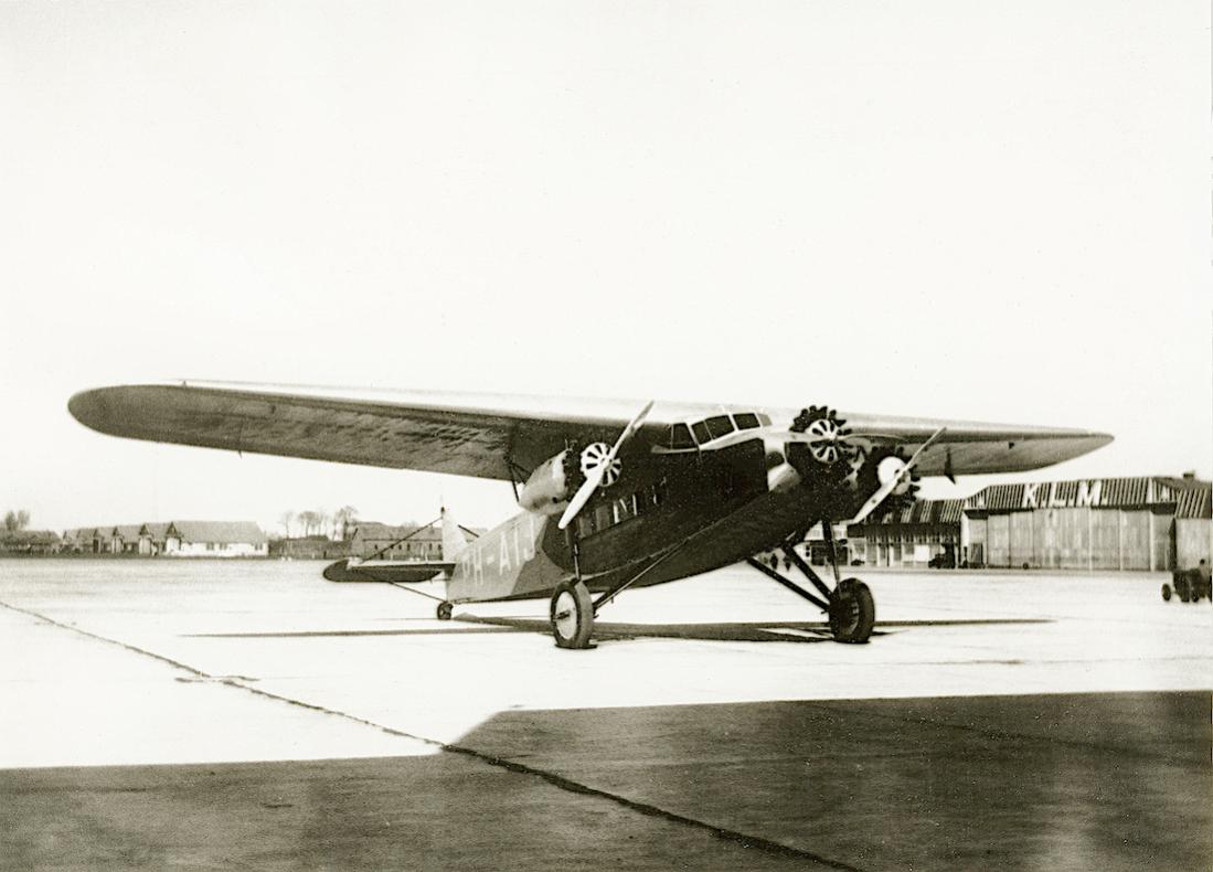 Naam: Foto 362. PH-AIJ 'IJsvogel'. Fokker F.XII. 1100 breed.jpg
Bekeken: 326
Grootte: 80,6 KB