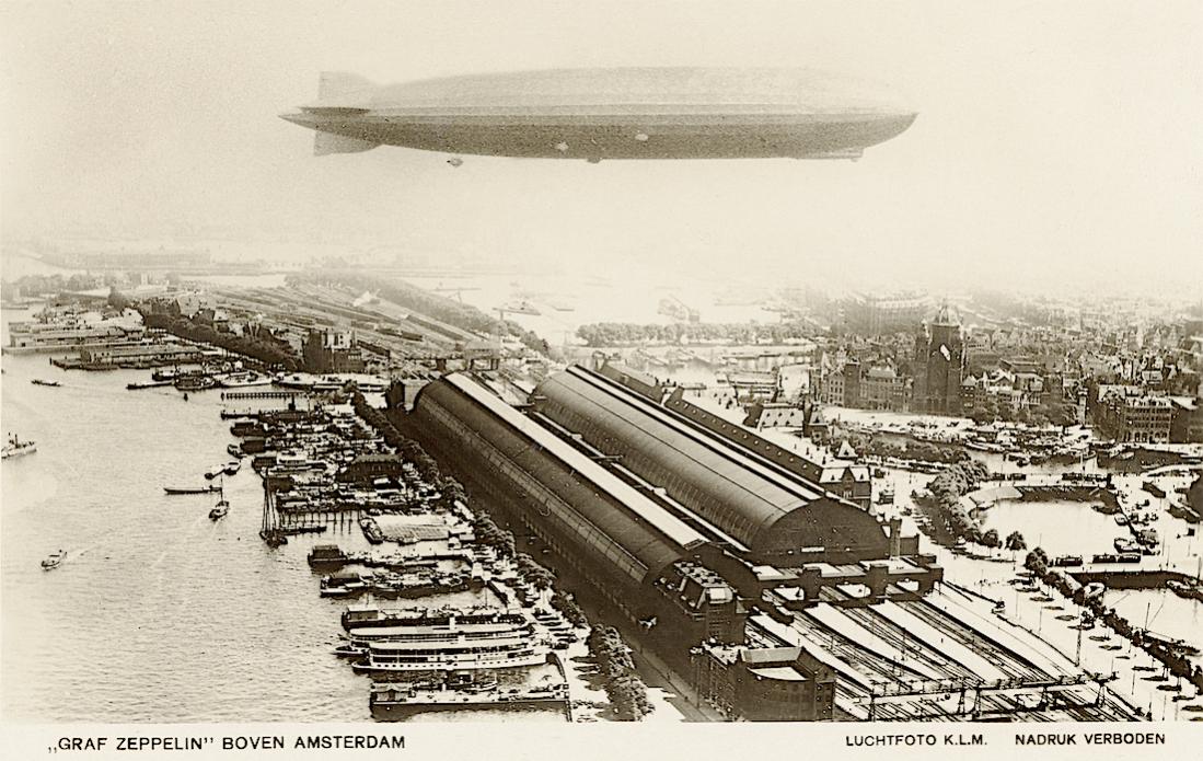 Naam: Kaart 853. Graf Zeppelin boven Amsterdam Centraal Station. 1100 breed.jpg
Bekeken: 540
Grootte: 148,6 KB
