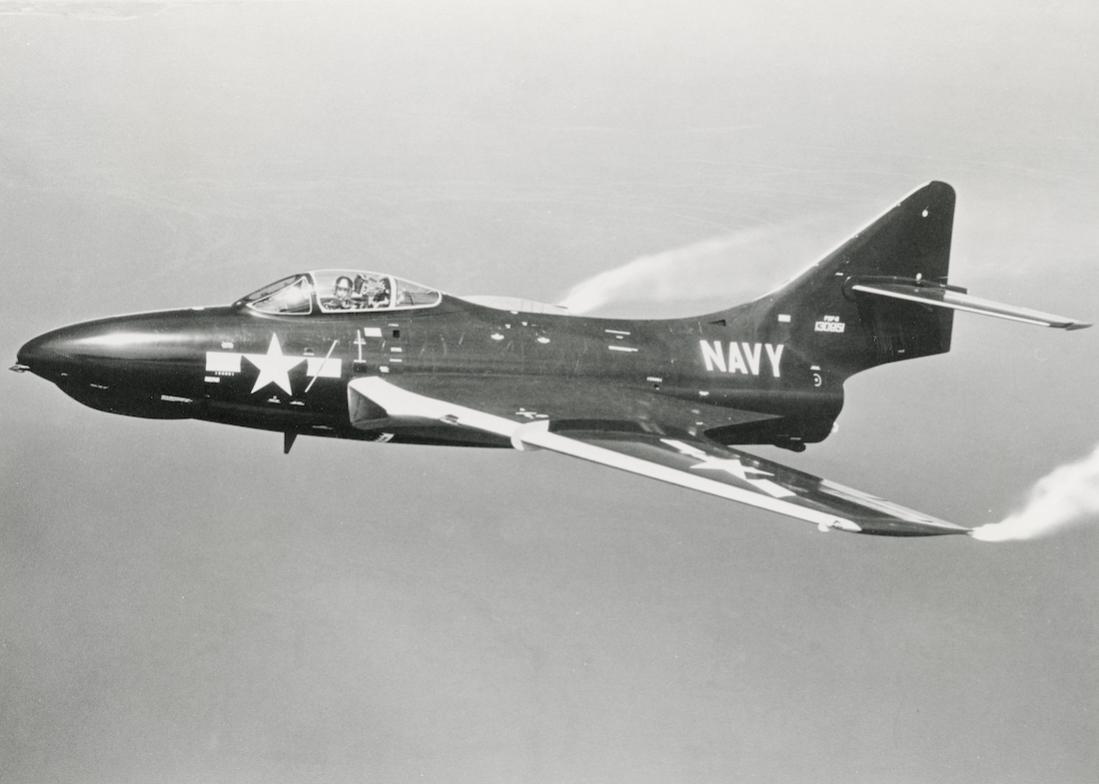 Naam: Foto 816. 130951. Grumman F9F-6 Cougar. Niet in lijst Joe Baugher dus latere conversie (F9F-K of.jpg
Bekeken: 227
Grootte: 61,2 KB