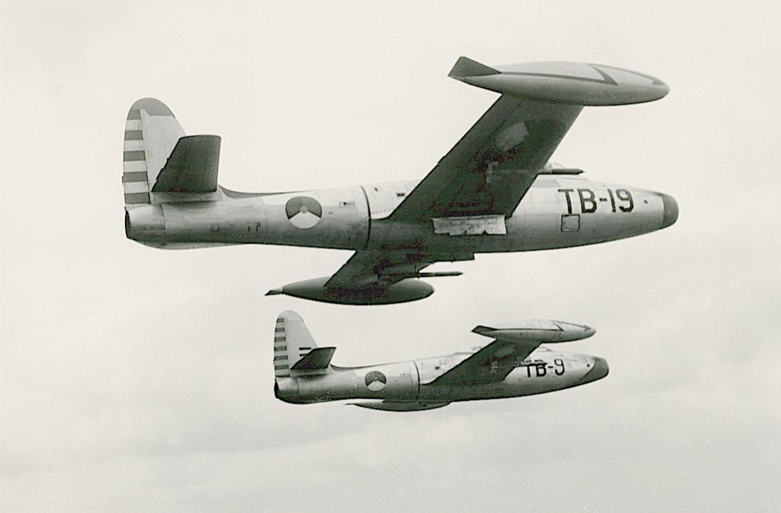 Naam: Foto 283. Republic F-84G Thunderjets. TB-9 (K-86), TB-19 (K-?). 1100 breed.jpg
Bekeken: 488
Grootte: 54,9 KB