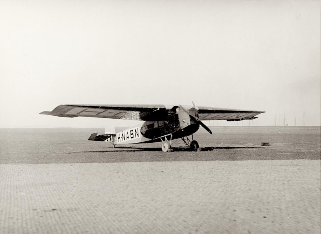 Naam: Foto 390. H-NABN. Fokker F.III. 1100 breed.jpg
Bekeken: 394
Grootte: 66,7 KB