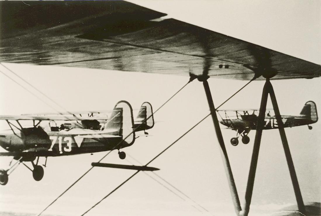 Naam: Foto 151. Eskader Fokker C.X's, zichtbare registraties 713 en 715. 1100 breed.jpg
Bekeken: 692
Grootte: 76,2 KB