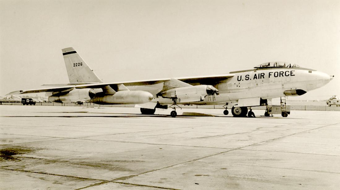 Naam: Foto 838. 51- 2226. Boeing B-47B-40-BW Stratojet. Converted to YRB-47B. 1100 breed.jpg
Bekeken: 300
Grootte: 69,1 KB