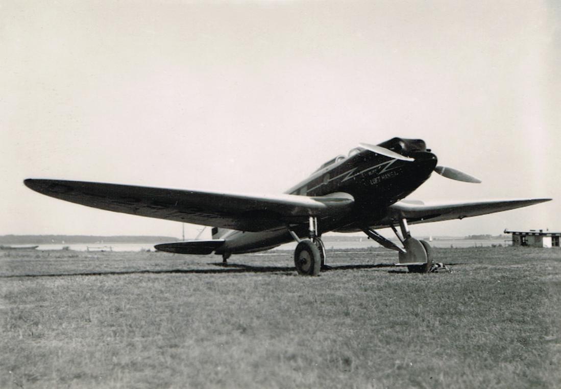 Naam: Foto 523. D-2537 (D-UHUX), Heinkel He 70. 1100 breed.jpg
Bekeken: 378
Grootte: 75,5 KB