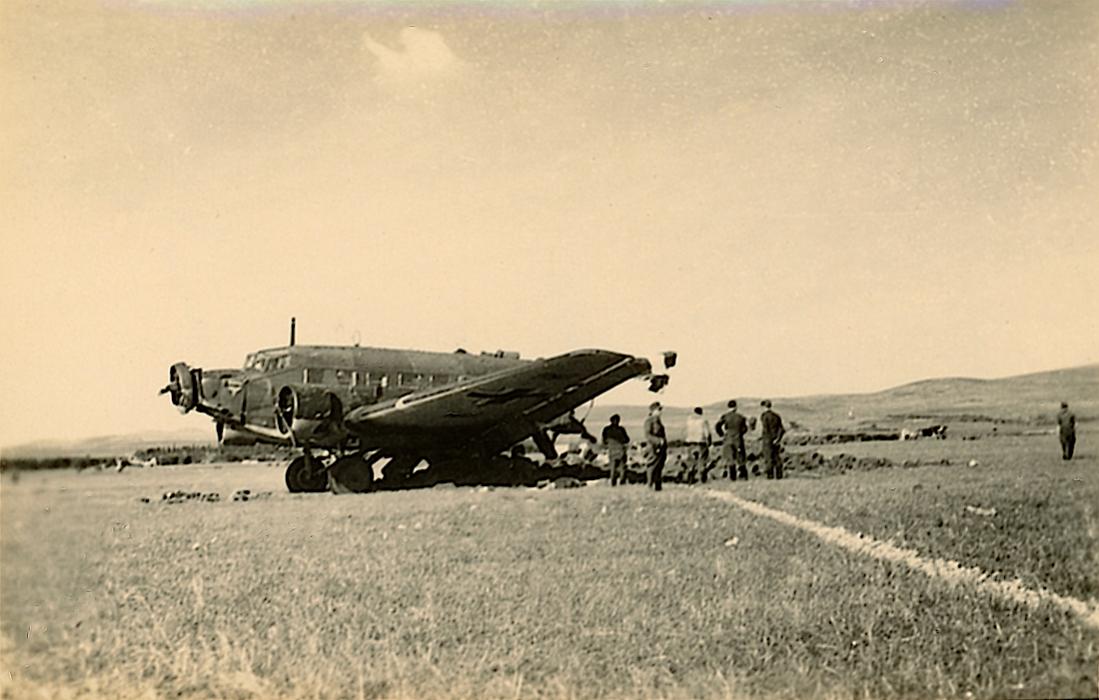 Naam: Foto 633. Ju-52 met schade na bombardement. 1100 breed.jpg
Bekeken: 409
Grootte: 88,2 KB