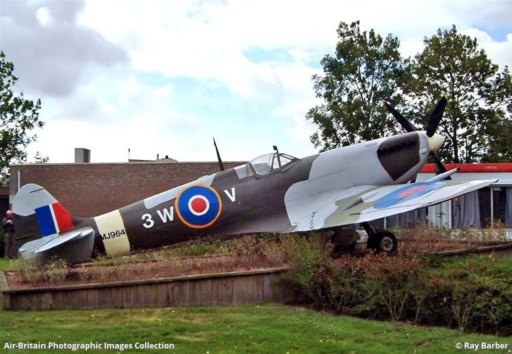 Naam: 3W-V MJ964 Spitfire IX replica Leeuwarden 1100095-large.jpg
Bekeken: 154
Grootte: 221,0 KB