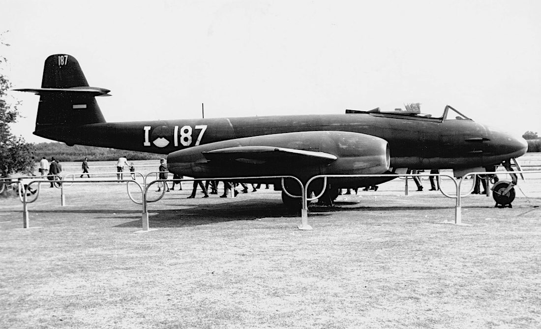 Naam: Foto 332. I-187. Gloster Meteor FMk. 8, Soesterberg. 1100 breed.jpeg
Bekeken: 166
Grootte: 450,6 KB
