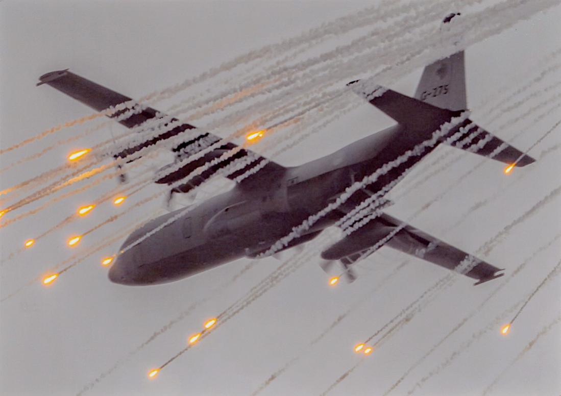 Naam: Foto 333. G-275 'Joop Mulder'. Lockheed C-130H-30 Hercules (met lange romp). 1100 breed.jpg
Bekeken: 303
Grootte: 63,2 KB