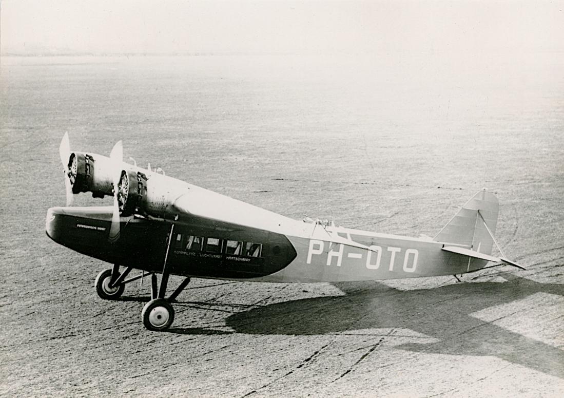 Naam: Foto 427. PH-OTO (eerder PH-AEH). Fokker F.VIIIa. 1100 breed.jpg
Bekeken: 398
Grootte: 122,4 KB