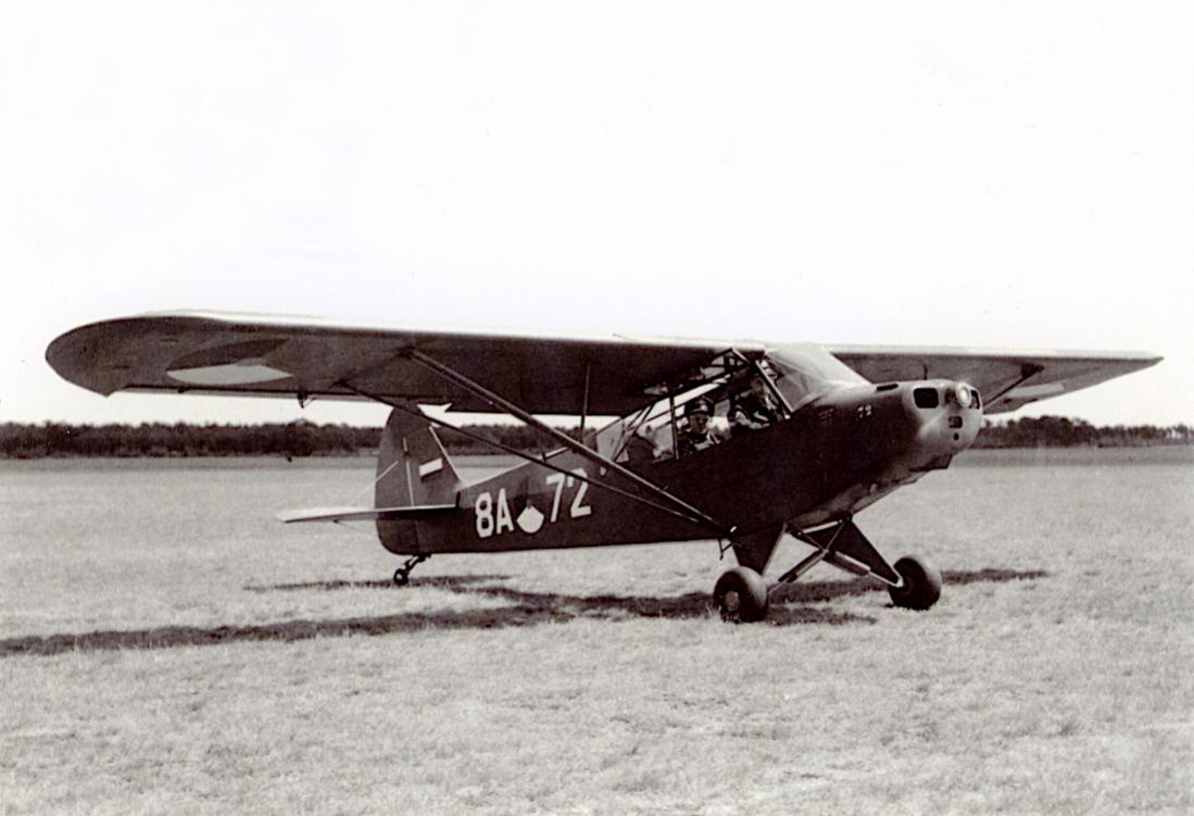 Naam: Foto 343. 8A-72. Piper Super Cub van 298 Squadron. De 8A code verviel in 1959. 1100 breed.jpg
Bekeken: 116
Grootte: 79,1 KB