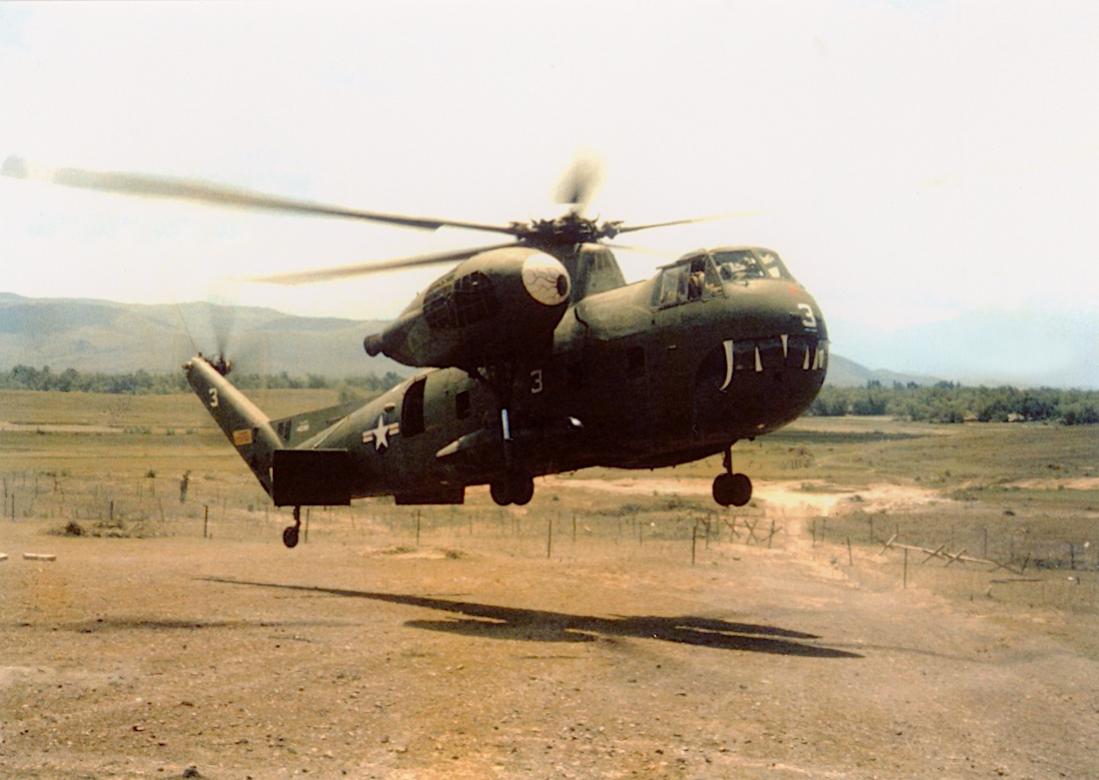 Naam: Foto 904. Sikorsky CH-37 Mojave in start:landing. 1100 breed.jpg
Bekeken: 150
Grootte: 84,8 KB