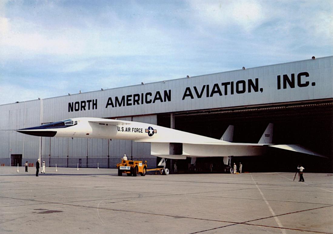Naam: Foto 906. North American XB-70 Valkyrie uit hangar getrokken. 1100 breed.jpg
Bekeken: 232
Grootte: 85,5 KB