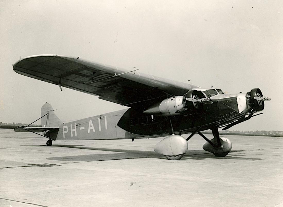 Naam: Foto 434. PH-AII 'Ibis'. Fokker F.XII. 1100 breed.jpg
Bekeken: 307
Grootte: 89,4 KB
