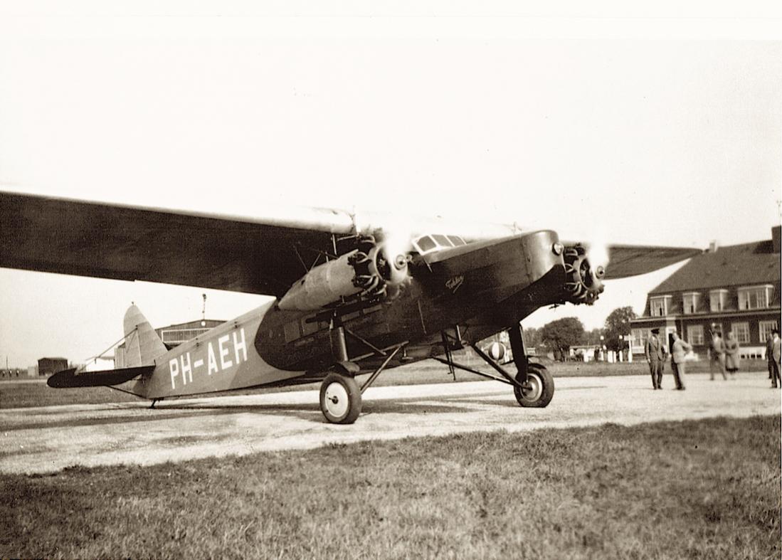 Naam: Foto 437. PH-AEH. Fokker F.VIII. 1100 breed.jpg
Bekeken: 192
Grootte: 103,5 KB