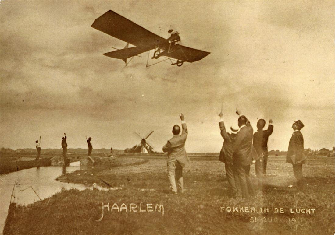 Naam: Kaart 915. Fokker Spin boven Kleverpark 31 aug. 1911. (Fokker Spin Centennial 1911-2011). 1100 b.jpg
Bekeken: 121
Grootte: 106,0 KB