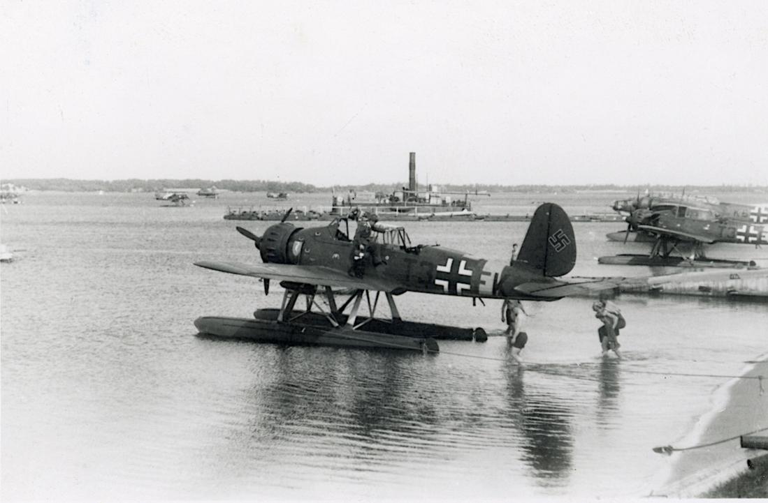 Naam: Foto 660. Arado Ar 196 in de haven van Riga (Letland), 1941. 1100 breed.jpg
Bekeken: 105
Grootte: 79,4 KB
