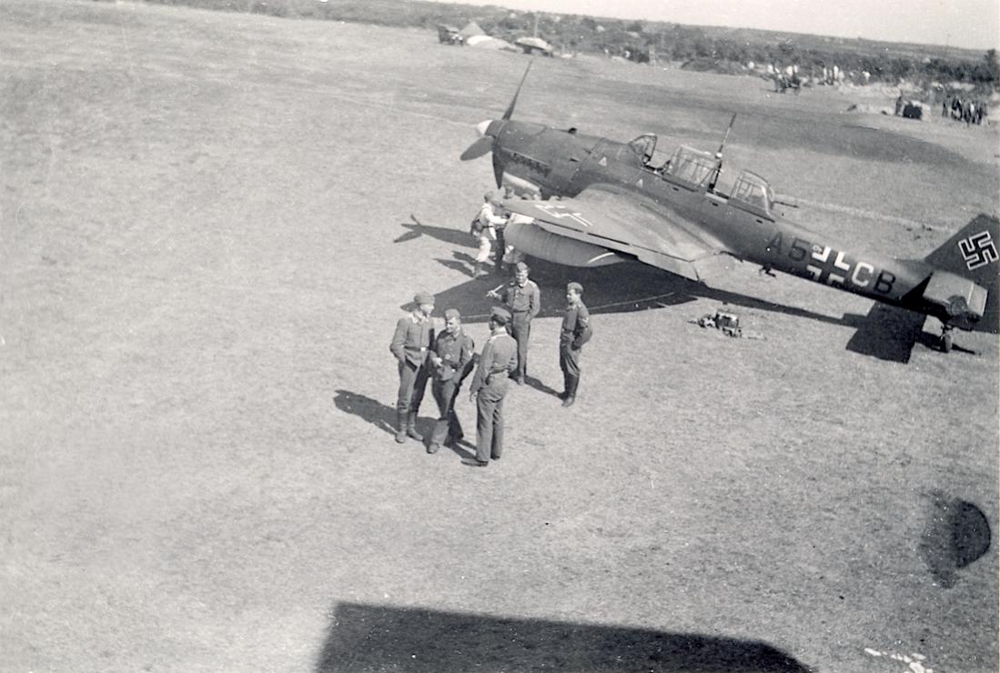 Naam: Foto 661. A5+CB. Junkers Ju-87 van St.G 1 (SG 1 v.a. 10.1943). 1100 breed.jpg
Bekeken: 88
Grootte: 116,3 KB